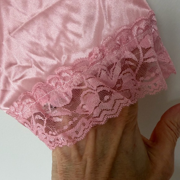 Predire Pink Satin Robe - Picture 3 of 7